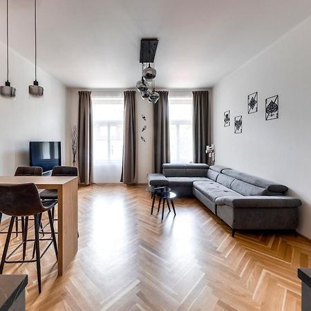 New Town Oases Apartment Прага Екстер'єр фото