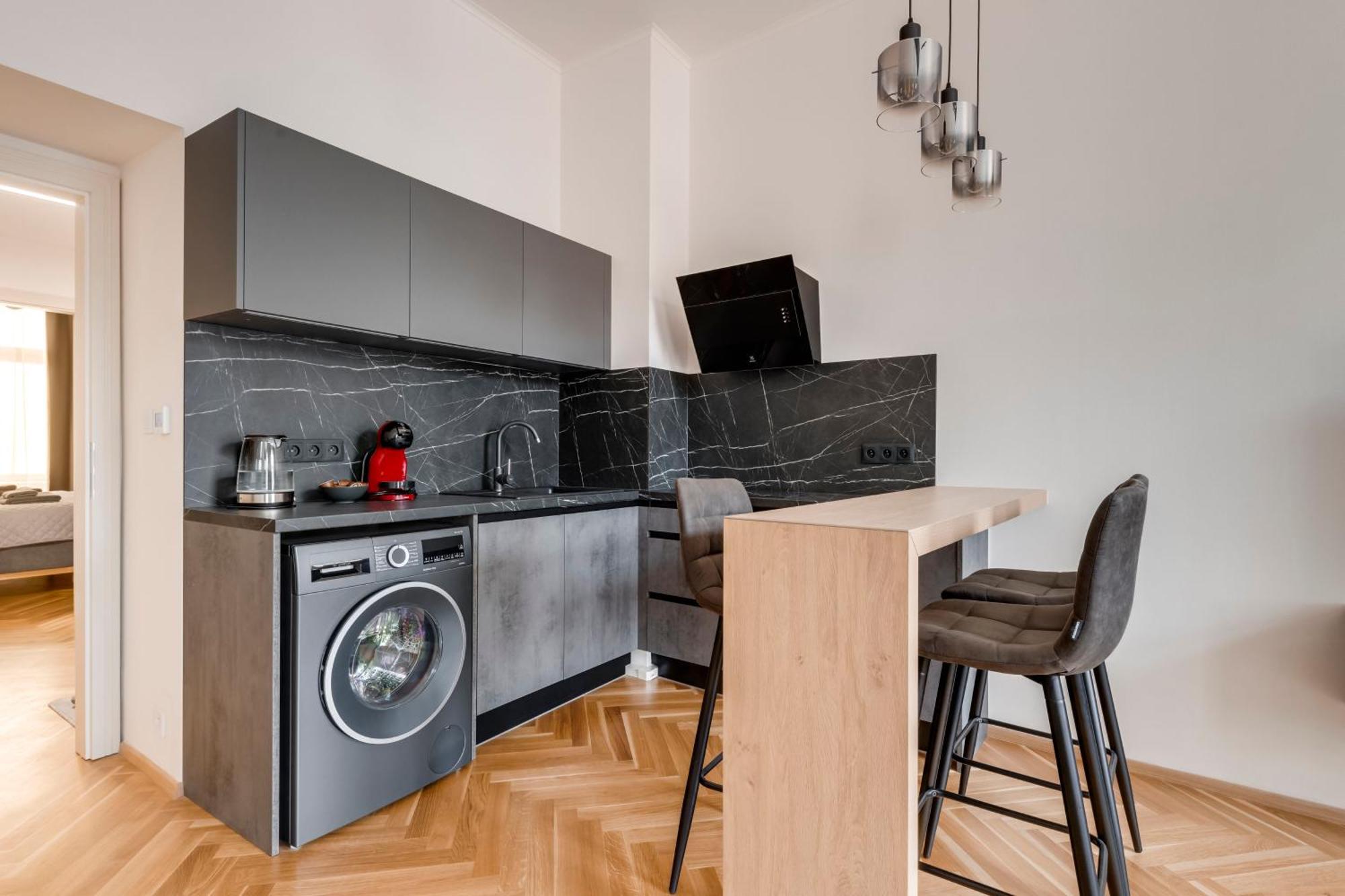 New Town Oases Apartment Прага Екстер'єр фото