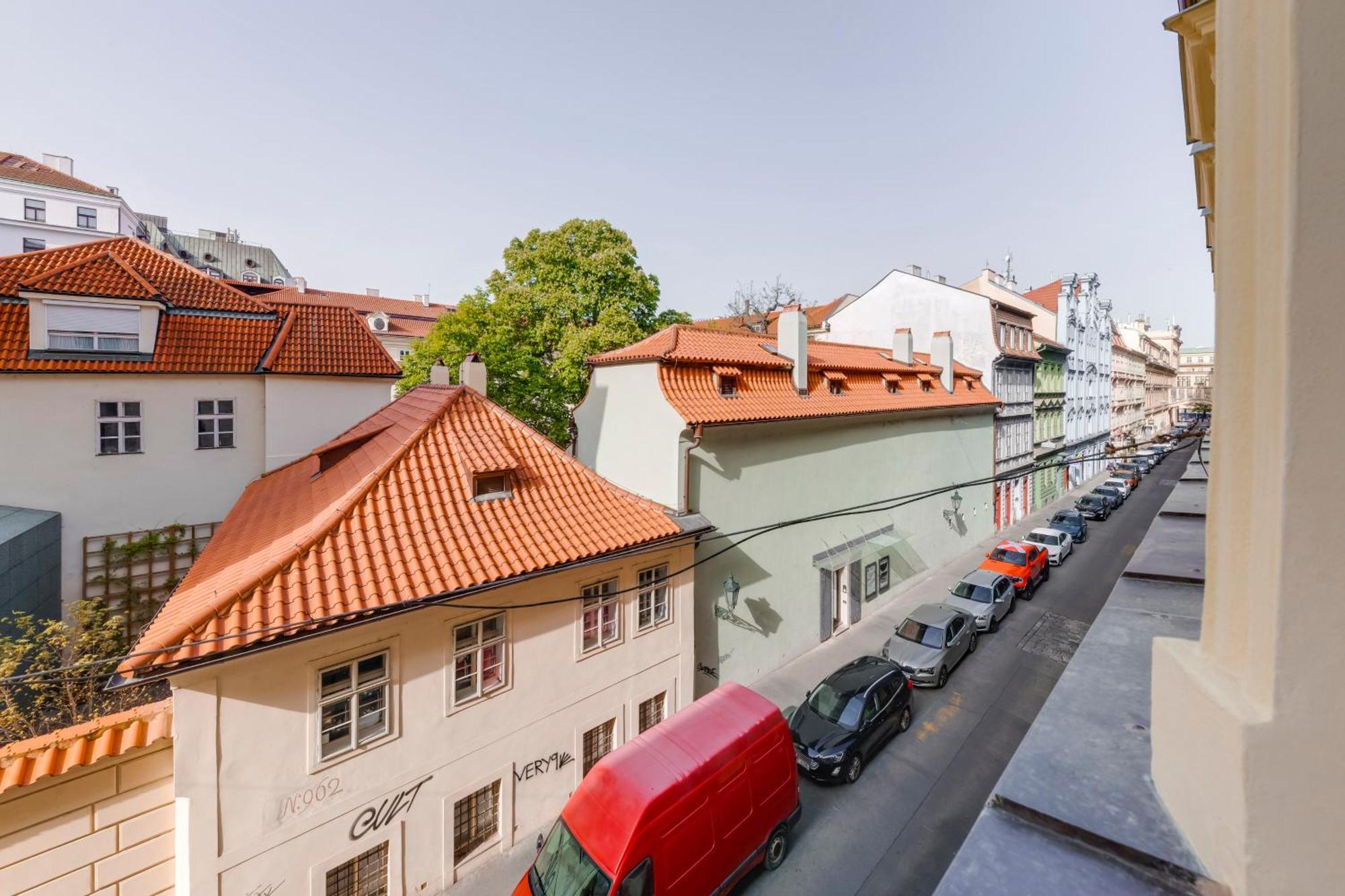 New Town Oases Apartment Прага Екстер'єр фото