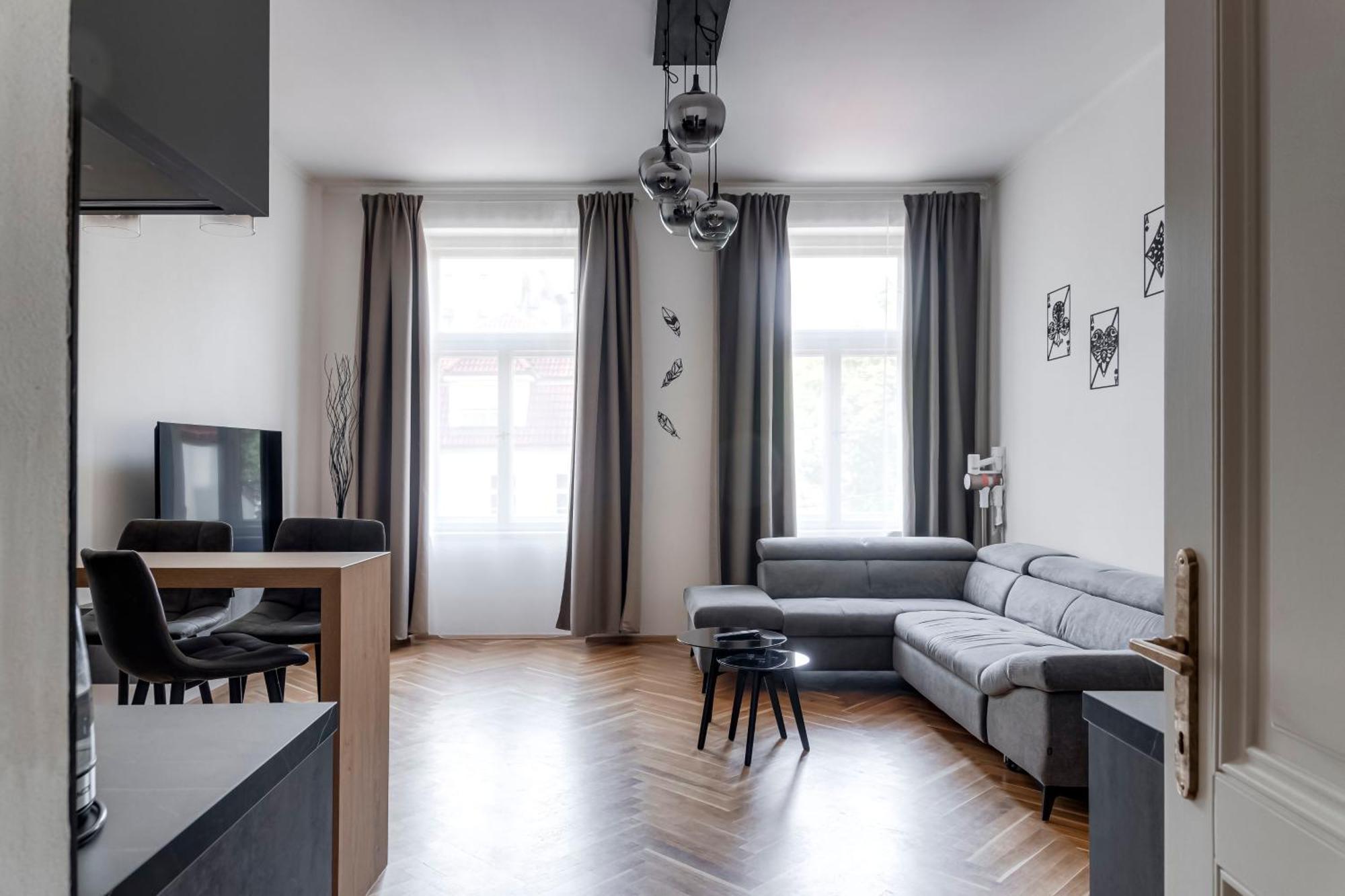 New Town Oases Apartment Прага Екстер'єр фото