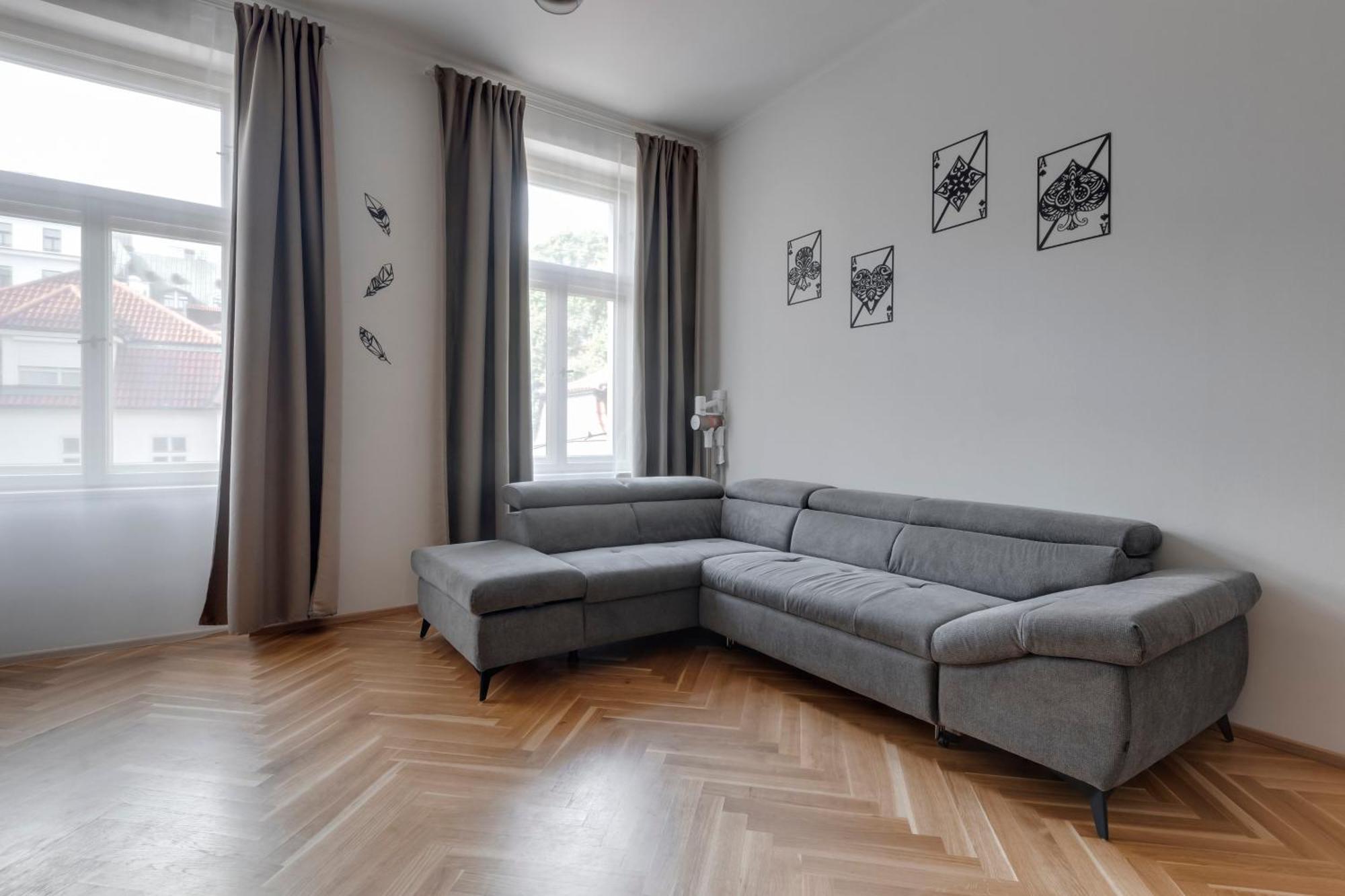 New Town Oases Apartment Прага Екстер'єр фото